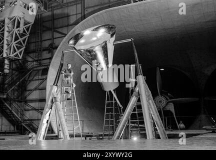 Mercury space capsule shape undergoing tests in the Full Scale Tunnel (9.1 m x 18.3 m) wind tunnel at NASA's Langley Research Center built in 1931. Photograph taken 22 January 1959. Stock Photo