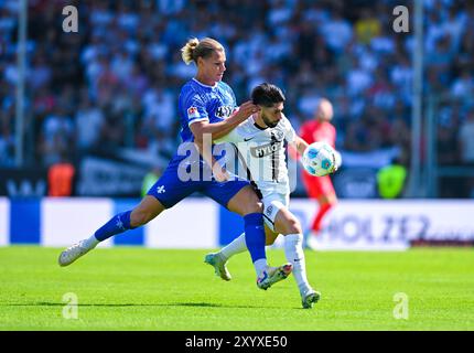 spiesen-elversberg-germany-31st-aug-2024-soccer-bundesliga-2-sv-elversberg-vs-sv-darmstadt-98-at-the-ursapharm-arena-at-the-kaiserlinde-in-spiesen-elversberg-semih-sahin-sv-elversberg-r-and-fynn-lakenmacher-sv-darmstadt-98-in-a-duel-credit-silas-schuellerdefodi-imagesdefodi-imagesdpaalamy-live-news-2xyxe50.jpg