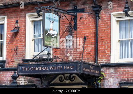 The Original White Hart Hotel in Ringwood town centre, Hampshire, England, UK, historic hotel named by King Henry VII after a hunting trip Stock Photo