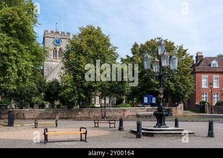 View of Ringwood, a market town in Hampshire, England, UK, with St Peters and St Pauls Church and the grade II listed Jubilee Lamp in the market place Stock Photo