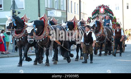 Traditional folk festival in Muehldorf, Mühldorf am Inn, Upper Bavaria, Germany, August 30 2024, Brewery wagon from Spaten Brewery Munich Stock Photo