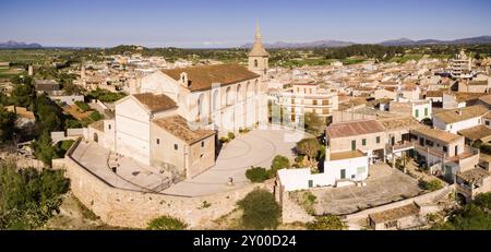 Parish Church of Santa Margalida, built between the 16th and 17th centuries on the remains of an earlier temple, Santa Margalida, Mallorca, balearic i Stock Photo