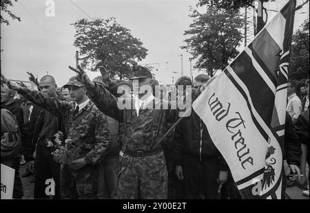 Germany, Dresden, 15 June 1991, funeral procession for the neo-Nazi Rainer Sonntag, shot dead by pimps, comrades from Halle, Europe Stock Photo