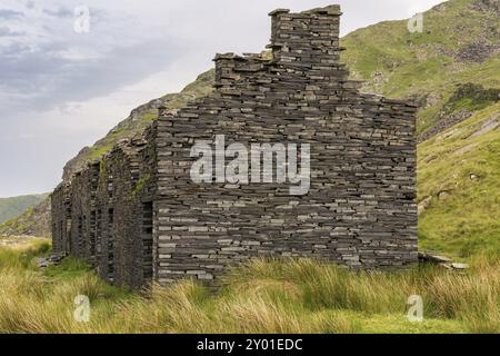 The ruins of the barracks of the disused Rhosydd Quarry near Blaenau Ffestiniog, Gwynedd, Wales, UK Stock Photo