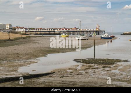 Herne Bay, Kent, England, UK, September 21, 2017: View at the beach, Neptunes Arm, some boats and the pier Stock Photo