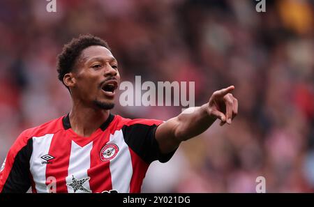 London, UK. 31st Aug, 2024. Brentford's Ethan Pinnock during the Premier League match at Gtech Community Stadium, London. Picture credit should read: David Klein/Sportimage Credit: Sportimage Ltd/Alamy Live News Stock Photo