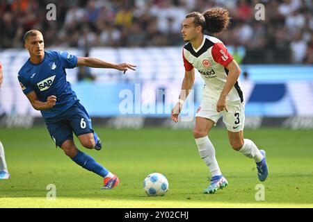 Frankfurt, Germany. 31st Aug, 2024. Fussball 1. Bundesliga 2. Spieltag Eintracht Frankfurt - TSG 1899 Hoffenheim am 31.08.2024 im Deutsche Bank Park in Frankfurt Arthur Theate ( Frankfurt ), rechts - Grischa Proemel ( Hoffenheim ), links DFL regulations prohibit any use of photographs as image sequences and/or quasi-video. Foto: Revierfoto Credit: ddp media GmbH/Alamy Live News Stock Photo