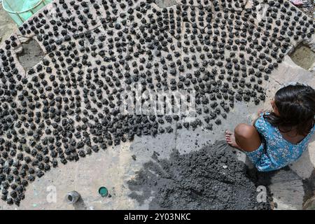 95)Young girl working on the banks of the Ganges River, India Stock Photo