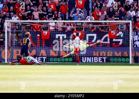 UTRECHT - Sam Lammers of FC Twente scores the 0-1 during the Dutch Eredivisie match between FC Utrecht and FC Twente at Galgenwaard stadium on September 1, 2024 in Utrecht, Netherlands. ANP PIETER STAM DE JONGE Stock Photo