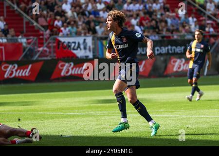 UTRECHT, NETHERLANDS - SEPTEMBER 1: Sam Lammers of FC Twente takes a shot during a Dutch Eredivisie match between FC Utrecht and FC Twente at Stadion Galgenwaard on September 1, 2024 in Utrecht, Netherlands. (Photo by Ben Gal/Orange Pictures) Stock Photo