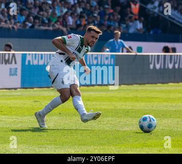 sports, football, Bundesliga, 2024/2025, VfL Bochum vs. Borussia Moenchengladbach 0-2, Vonovia Ruhr Stadium, scene of the match, Kevin Stoeger (MG) beim Passspiel, DFL REGULATIONS PROHIBIT ANY USE OF PHOTOGRAPHS AS IMAGE SEQUENCES AND/OR QUASI-VIDEO Stock Photo