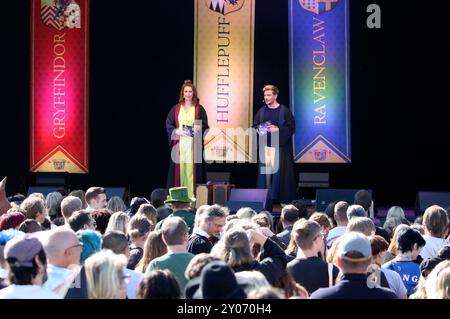 Madita van Hülsen und Jannik Schümann beim 'Back to Hogwarts' Fan-Event am Großmarkt. Hamburg, 01.09.2024 Stock Photo