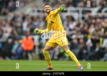 St. James's Park, Newcastle on Sunday 1st September 2024. Tottenham Hotspur Goalkeeper Guglielmo Vicario celebrates Tottenham Hotspur's equaliser during the Premier League match between Newcastle United and Tottenham Hotspur at St. James's Park, Newcastle on Sunday 1st September 2024. (Photo: Michael Driver | MI News) Credit: MI News & Sport /Alamy Live News Stock Photo