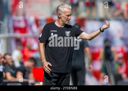 Halle, Deutschland. 01st Sep, 2024. Halle, Deutschland 01. September 2024: Regionalliga Nord/Ost - 2024/2025 - Hallescher FC vs. FC Eilenburg Im Bild: Trainer Mark Zimmermann (Halle) am Spielfeldrand Credit: dpa/Alamy Live News Stock Photo