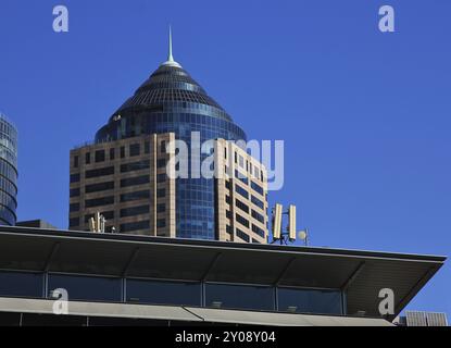 Detail of a skyscraper in Sydney. Top part Stock Photo