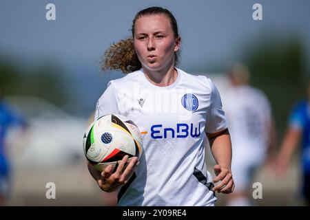 St. Leon Rot, Deutschland. 01st Sep, 2024. Paulina Rothenberger (KSC, 9), mit Ball, Einzelbild, Einzelfoto, Aktion, Action, 01.09.2024, St. Leon-Rot (Deutschland), Fussball, Regionalliga Süd, TSG 1899 Hoffenheim U20 - Karlsruher SC, 01.09.2024, St. Leon-Rot (Deutschland), Fussball, Regionalliga Süd, TSG 1899 Hoffenheim U20 - Karlsruher SC, DFB/DFL REGULATIONS PROHIBIT ANY USE OF PHOTOGRAPHS AS IMAGE SEQUENCES AND/OR QUASI-VIDEO. Credit: dpa/Alamy Live News Stock Photo