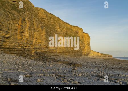 The stones and cliffs of Llantwit Major Beach in the evening sun, South Glamorgan, Wales, UK Stock Photo