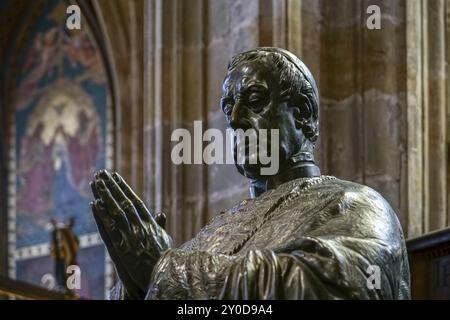 Statue of Friedrich Johannes Jacob Celestin von Schwarzenberg in St Vitus Cathedral in Prague Stock Photo