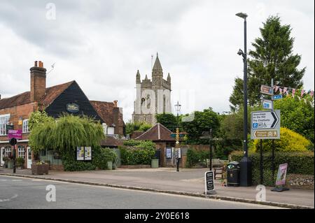 Street view of Market Square with St Mary the Virgin Church tower and Gilbey's restaurant (now closed) Old Amersham Buckinghamshire England UK Stock Photo