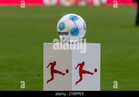 Symbolfoto / Symbolbild, Spielball auf Podest mit Logo der Fussball-Bundesliga, Ball mit Aufschrift Derbystar.  GER, FC Bayern Muenchen gegen SC Freiburg Fussball, Bundesliga, 2. Spieltag, Spielzeit 2024/2025, 01.09.2024.  (DFL DFB REGULATIONS PROHIBIT ANY USE OF PHOTOGRAPHS as IMAGE SEQUENCES and or QUASI-VIDEO).  Foto: Eibner-Pressefoto/Heike Feiner Stock Photo