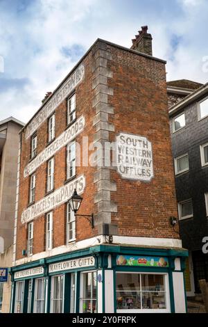 UK, England, Devon, Plymouth, Barbican, Commercial Road, Mayflower Gift shop in former South Western Railway Office Stock Photo