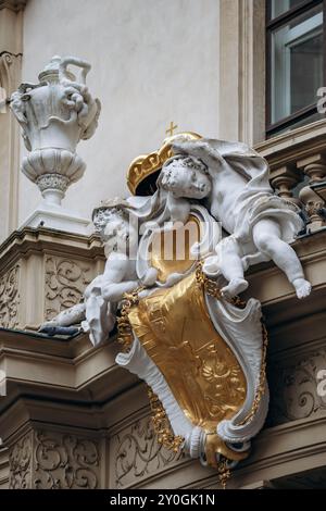 Close-up of baroque decoration on the facade of a building in central Vienna Stock Photo