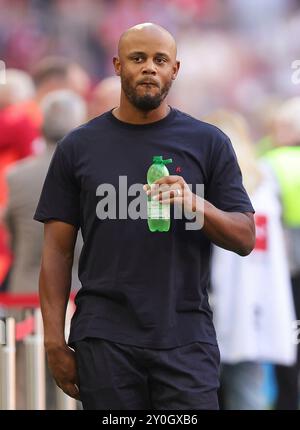 Munich, Deutschland. 01st Sep, 2024. firo : 01.09.2024, football, soccer, 1. League, 1. Bundesliga, season 2024/2025, 2. matchday, FC Bayern Munich - SC Freiburg, coach Vincent Kompany, FC Bayern Munich, FCB, Bayern, Munchen, half figure, Credit: dpa/Alamy Live News Stock Photo