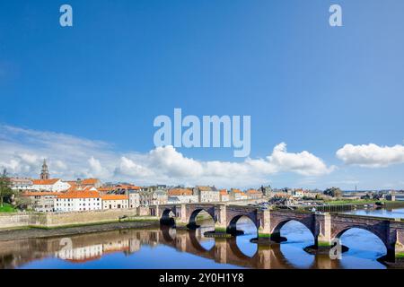 Berwick on Tweed, Northumberland, UK - The town, the River Tweed and the old bridge on a clear and sunny spring morning. Stock Photo