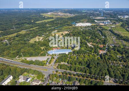 Luftbild, ZOOM Erlebniswelt Zoo, silberne Eventhalle Ryokan, hinten Hafen Grimberg und Zentraldeponie Emscherbruch ZDE, Fernsicht, Bismarck, Gelsenkirchen, Ruhrgebiet, Nordrhein-Westfalen, Deutschland ACHTUNGxMINDESTHONORARx60xEURO *** Aerial view, ZOOM Erlebniswelt Zoo, silver event hall Ryokan, behind harbor Grimberg and central landfill Emscherbruch ZDE, distant view, Bismarck, Gelsenkirchen, Ruhr area, North Rhine-Westphalia, Germany ACHTUNGxMINDESTHONORARx60xEURO Stock Photo