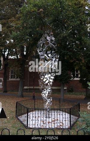 Enwrought Light a sculpture by Conrad Shawcross commemorating the poet W. B. Yeats outside St Michael and All Angels Church in Bedford Park, London Stock Photo