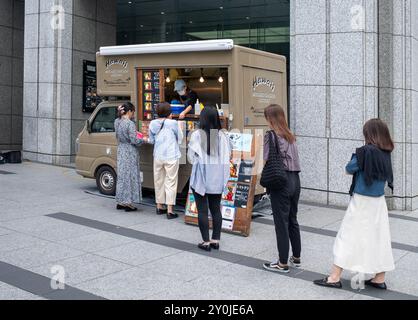 Hawaii Mochiko Chicken Factory Food Truck in Tokyo japan Stock Photo
