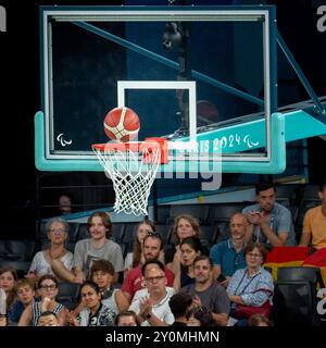 Paris, France. 2th September, 2024. Paralympics, Paris 2024, Men wheelchair basketball, Group A, Canada - Germany, Bercy Arena, Basketball falling into the hoop. Credit: Jacques Julien / Alamy Live News Stock Photo