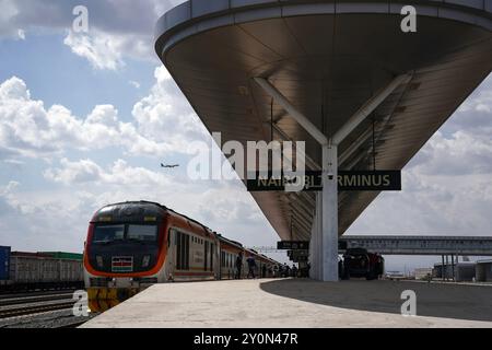 (240903) -- BEIJING, Sept. 3, 2024 (Xinhua) -- This photo taken on Sept. 20, 2023 shows a train leaving for Mombasa waiting at the Nairobi Terminus Station of the China-built Mombasa-Nairobi Standard Gauge Railway (SGR) in Nairobi, Kenya. (Xinhua/Han Xu) Stock Photo