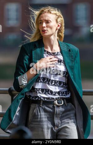 Sophie Turner films scenes for Haven in East London Stock Photo - Alamy
