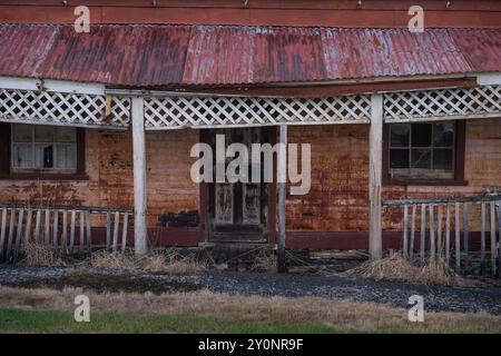 Dilapidated building in the town of Waratah, which was constructed to support a tin mine at Mount Bischoff, Tasmania, Australia Stock Photo