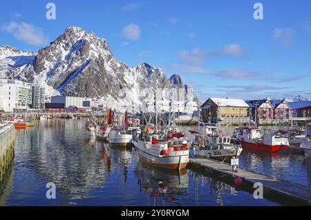 Harbour with boats and snowy mountains in the background, surrounded by a lively town and clear sky, Fishing, Lofoten, Svolvaer, Nordland, Arctic, Nor Stock Photo