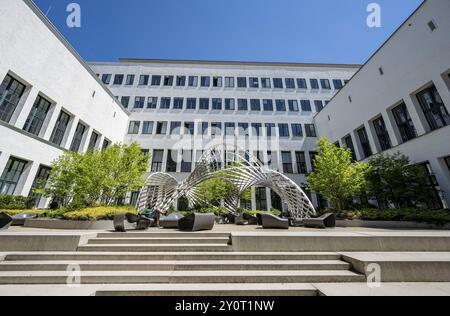 Seating area and pavilion sculpture, artwork in the inner courtyard of the TU Munich, main campus, main building, Munich, Bavaria, Germany, Europe Stock Photo