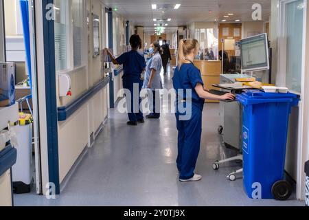 File photo dated 18/01/23 of a general view of staff on a NHS hospital ward at Ealing Hospital in London. Hundreds of healthcare support staff will stage a 48-hour strike from Wednesday in an escalating dispute over pay. Issue date: Wednesday September 4, 2024. Stock Photo