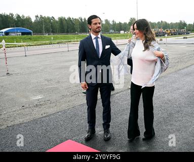 VÄRMLAND, SWEDEN 20240904Prince Carl Philip and Princess Sofia visit Volvo CE in Arvika. The Duke and Duchess are on a two-day visit to Värmland. Photo: Fredrik Sandberg/TT/Code 10080 Credit: TT News Agency/Alamy Live News Stock Photo