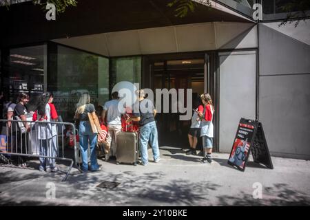 Students check into their dorm rooms and orientation at Kerrey Hall at at the New School in Greenwich Village in New York on Sunday, August 18, 2024. (© Richard B. Levine) Stock Photo