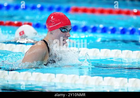 Great Britain's Olivia Newman-Baronius in the Women's 200m Individual Medley SM14 Final at the Paris La Defense Arena on day seven of the Paris 2024 Summer Paralympic Games. Picture date: Wednesday September 4, 2024. Stock Photo