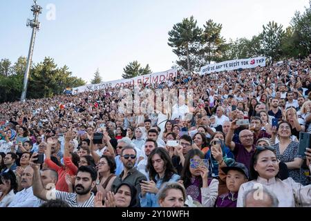 Ankara, Turkey. 3rd Sep, 2024. Students and their families watch the march. The graduation ceremony of the Middle East Technical University (METU) students was held at the Revolution Stadium. Many protest banners were carried at the ceremony, where the graduating students made their traditional march. (Credit Image: © Bilal Seckin/SOPA Images via ZUMA Press Wire) EDITORIAL USAGE ONLY! Not for Commercial USAGE! Stock Photo