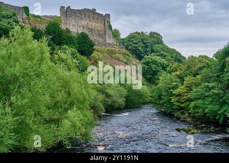 Yorkshire - Richmond Castle overlooking the River Swale Stock Photo - Alamy