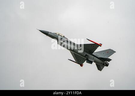 Farnborough, Hampshire - July 26th 2024: Farnborough International Airshow Friday General Dynamics (SABCA) F-16A Fighting Falcon (401) - Denmark - Air Stock Photo