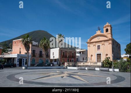 Italy, Tyrrhenian Sea, Lipari Islands / Aeolian Islands, Salina, Malfa, Golfo di Malfa Stock Photo