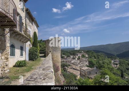 Village of Menerbes, Luberon, Vaucluse, Provence, France, Europe Stock Photo