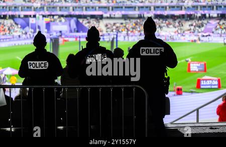 Paris, France. 05th Sep, 2024. Paralympics, Paris 2024, athletics, Stade de France, police officers guarding the stadium. Credit: Julian Stratenschulte/dpa/Alamy Live News Stock Photo