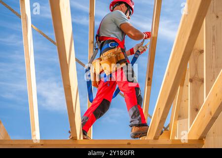 Construction worker walking on beams Stock Photo - Alamy
