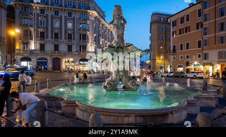 Fontana del Tritone by Gian Lorenzo Bernini, Piazza Barberini, Rome ...