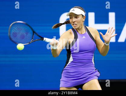 Flushing Meadow, United Stated. 05th Sep, 2024. Jessica Pegula returns a ball to Karolina Muchova of Czech Republic in the semifinals in Arthur Ashe Stadium at the 2024 US Open Tennis Championships in at the USTA Billie Jean King National Tennis Center on Thursday, September 5, 2024 in New York City. Photo by John Angelillo/UPI Credit: UPI/Alamy Live News Stock Photo